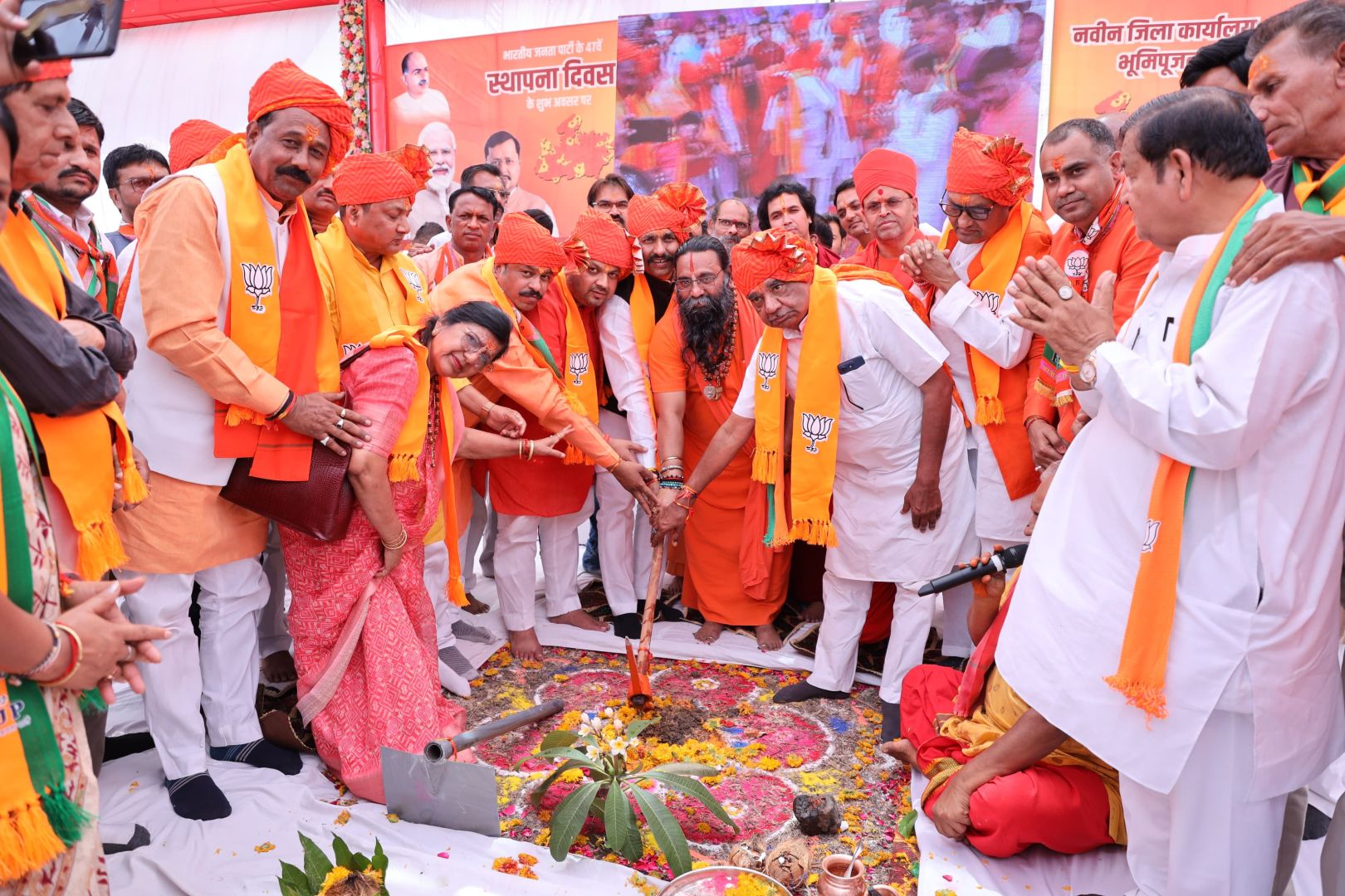 मनावर~ भारतीय जनता पार्टी के 47 वे स्थापना दिवस शुभ अवसर पर भाजपा धार ग्रामीण जिले के नवीन कार्यालय का भूमि पूजन  संपन्न