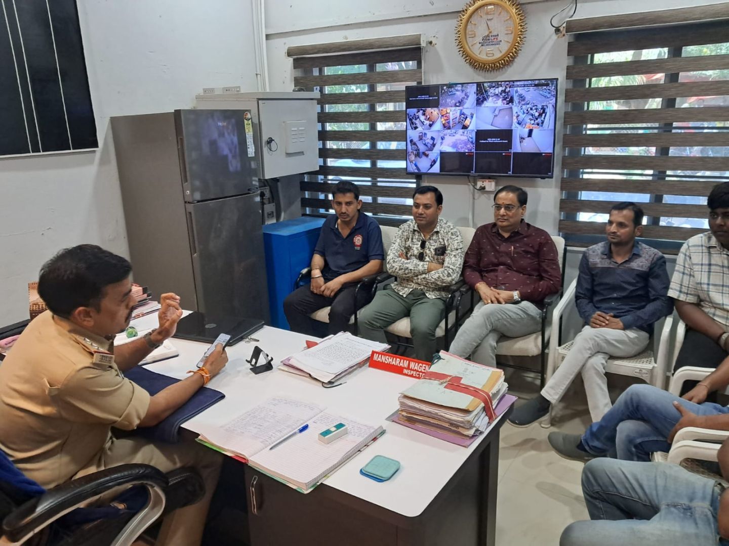 थाना पानसेमल में मोटरसाइकिल शो-रूम संचालकों की बैठक आयोजित हेलमेट अनिवार्यता, सीसीटीवी व दस्तावेज सत्यापन पर विशेष जोर