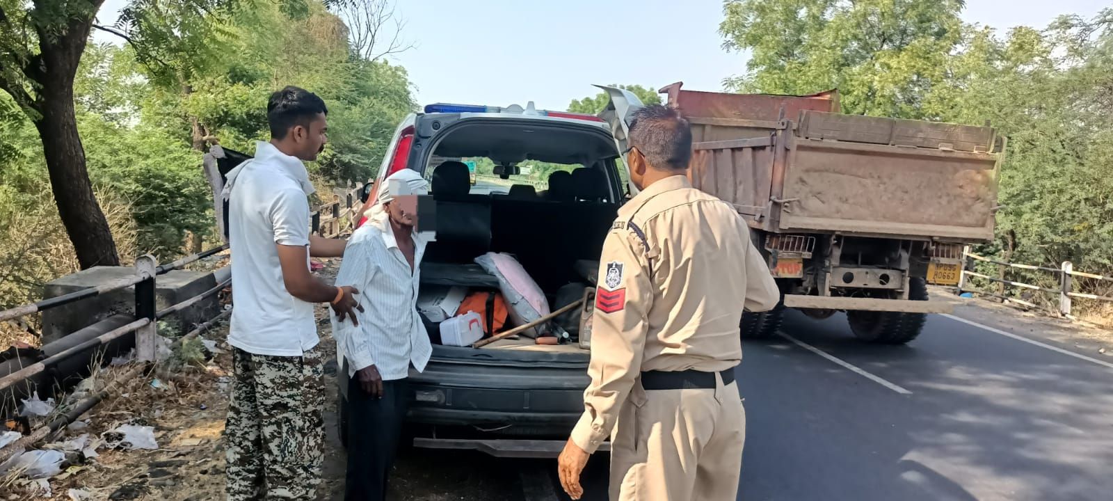 बड़वानी  नर्मदा कूदे बुजुर्ग की बचाई गई जान फिल्टर प्लांट कर्मचारी, डायल-112 एवं SDERF टीम की त्वरित कार्रवाई से बची जान