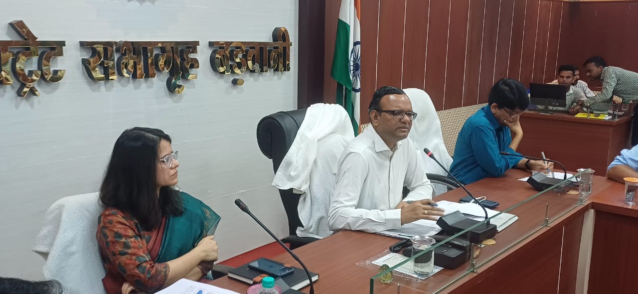 बड़वानी समय सीमा बैठक मे पेयजल एव निर्वाचन कार्यो को लेकर हुई समीक्षा