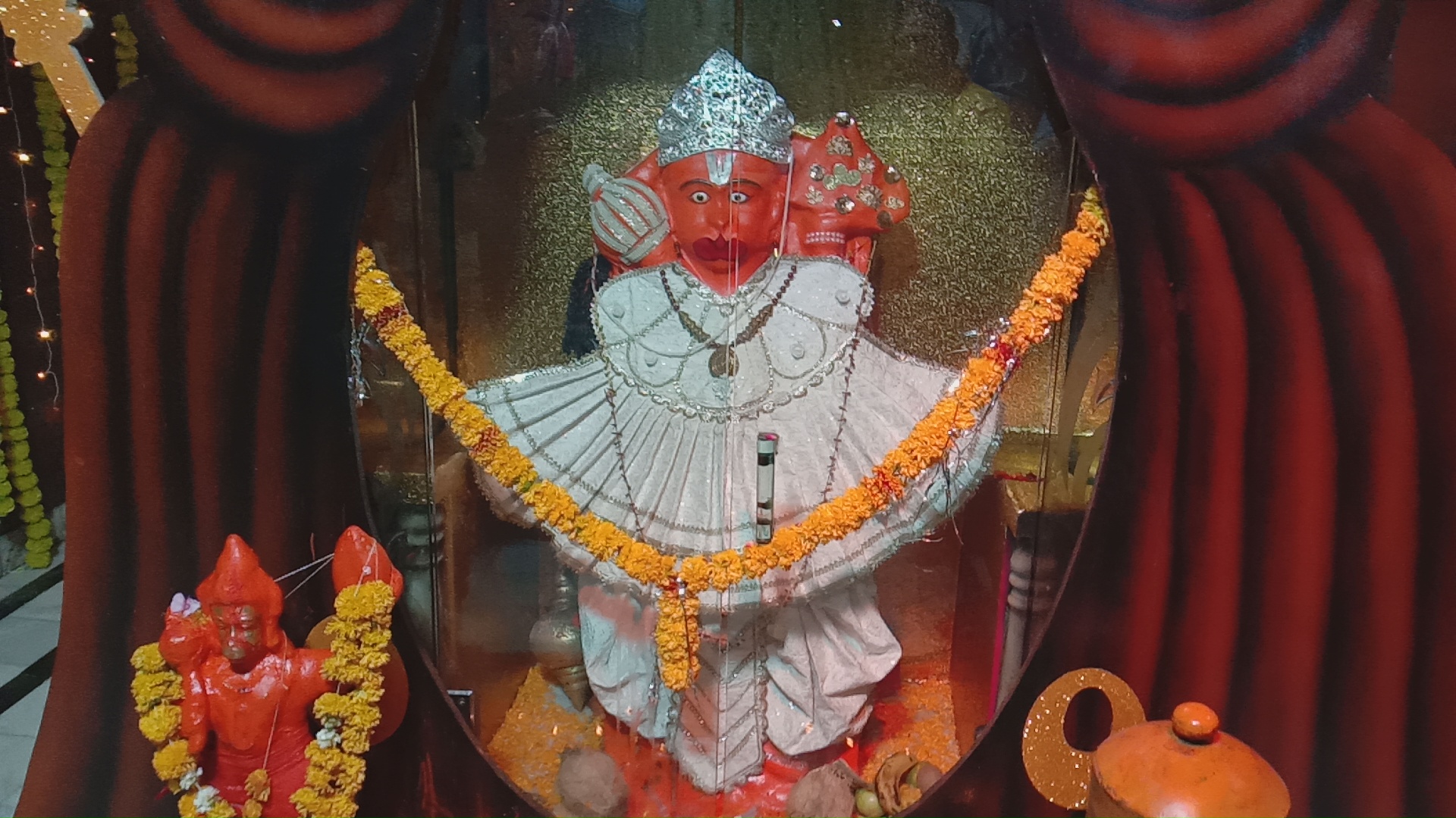 हनुमान जयंती पर प्राचीन हनुमान मंदिर हनुमान  मोहल्ले में अभिषेक यज्ञ महाआरती प्रसादी के साथ श्याम को 7 बजे विशाल भंडारे का आयोजन किया गया  हजारों भक्तो ने प्रसादी ग्रहण की