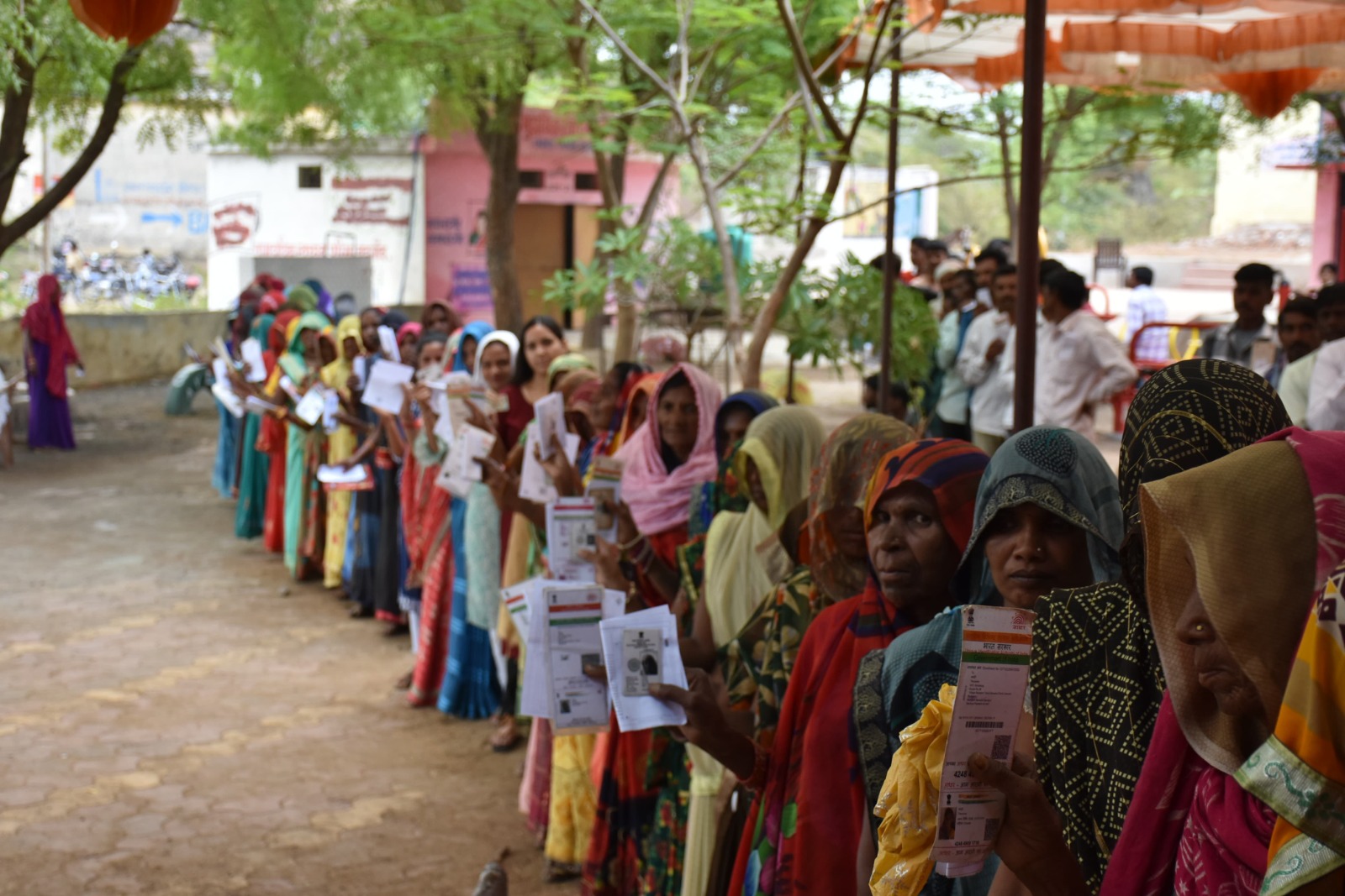 बड़वानी जिले में 8 लाख 19 हजार 504 मतदाताओं ने अपने मताधिकार का उपयोग किया