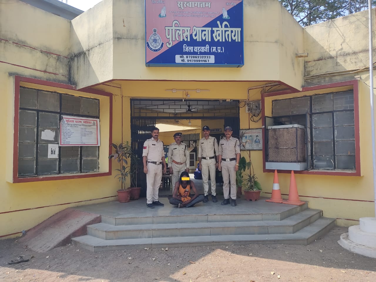 खेतिया दुष्कर्म के अपराध मे लंबे समय से फरार 5000 रुपये के ईनामी आरोपी को महाराष्ट्र के मेहुनबार तह चालीसगाव जिला धुलिया से किया गिरफ्तार