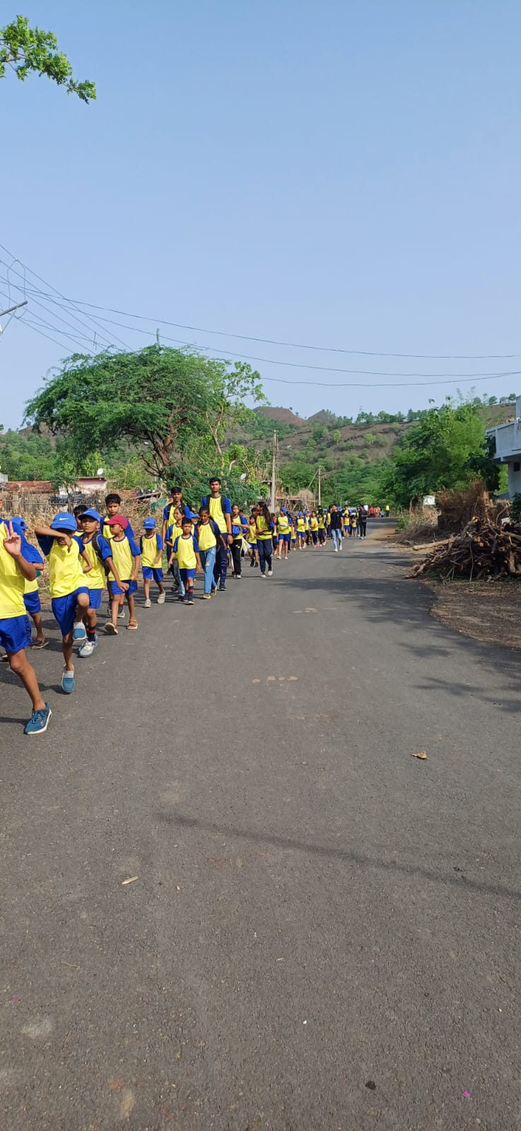 पुलिस समर कैंप बड़वानी ट्रैकिंग के दौरान बच्चो ने दिखाया अदभुत उत्साह