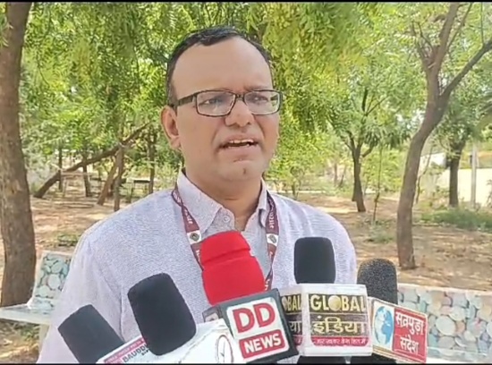 बड़वानी प्रेक्षक एवं राजनैतिक दलों की उपस्थिति में 04 जून को प्रातः 6.30 बजे खोले जायेंगे मतगणना हेतु स्ट्रांग रूम जिला प्रशासन की  ओर  से तैयारीयो का किया निरीक्षण