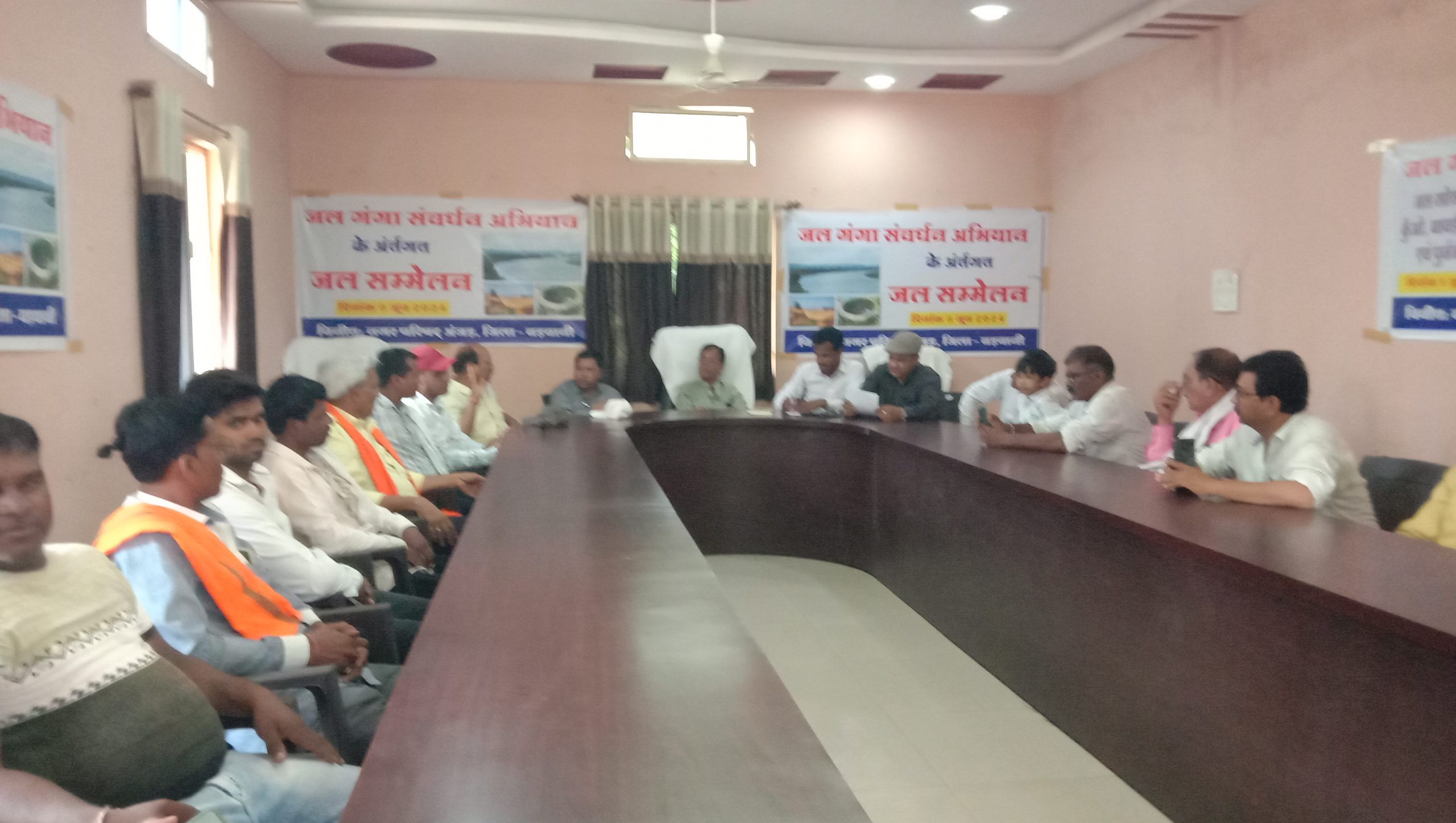 अंजड़ जल गंगा  संवर्धन अभियान के  अंतर्गत आज  जल समेलन का आयोजन स्थानीय नगर परिषद अंजड़ सभागृह में किया गया