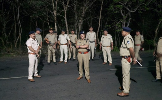 धार जिले के सभी थाना क्षेत्रों में काम्बिंग गश्त के दौरान कई आरिपियो को पकड़ा गया