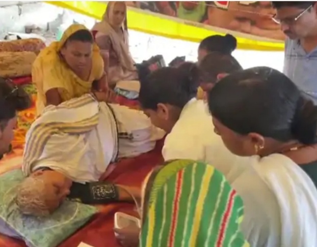 संपूर्ण धार चिखलदा संपूर्ण पुनर्वास की मांग को लेकर मेघा पाटकर का सातवें दिन अनशन जारी मेघा पाटकर की  तबियत बिगड़ी  डॉक्टरो की पूरी टीम मौके पर पहुंची