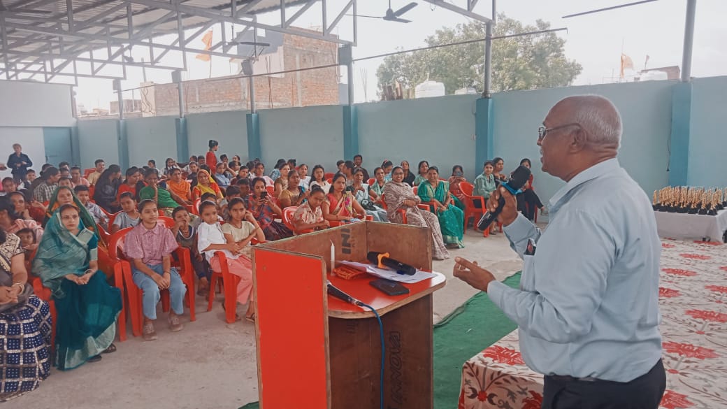 इंदोर गुरव समाज पश्चमी क्षेत्र ने इस वर्ष गुरव समाज के प्रथम श्रेणी में आये 75 बच्चों का सम्मान किया गया