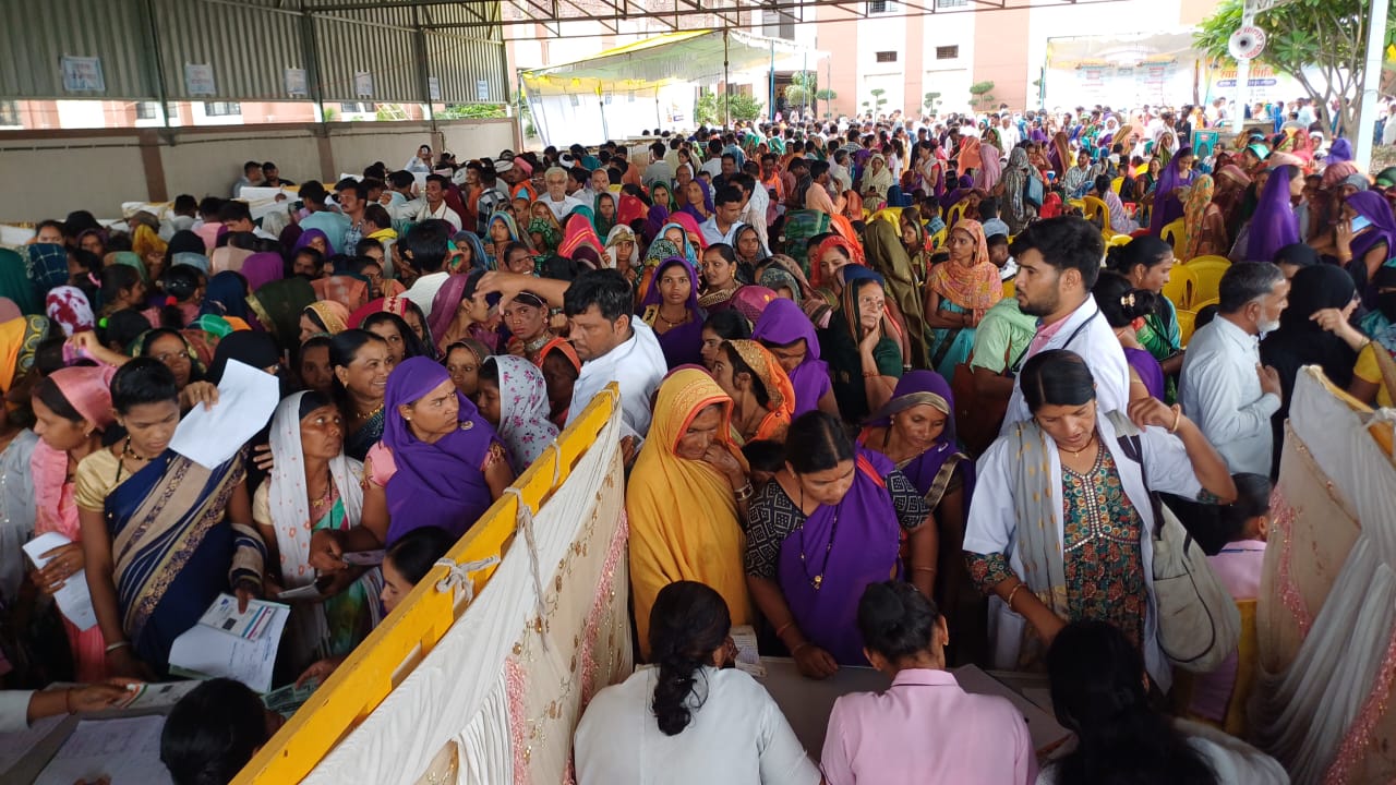 सेंधवा में आयोजित हुआ विशाल ऐतिहासिक स्वास्थ्य शिविर में 8357 मरीजों ने कराया पंजीयन