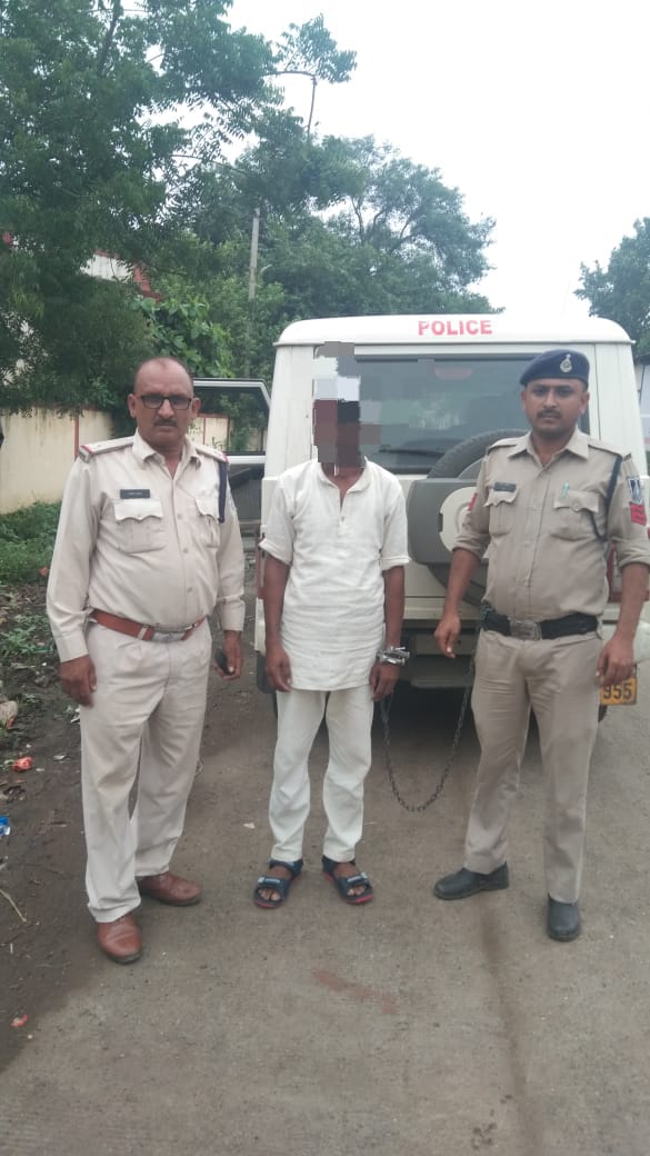 पानसेमल पुलिस ने 06 वर्षो से नकबजनी के मामले में फरार ईनामी स्थाई वारंटी को जोबट से किया गिरफ्तार*