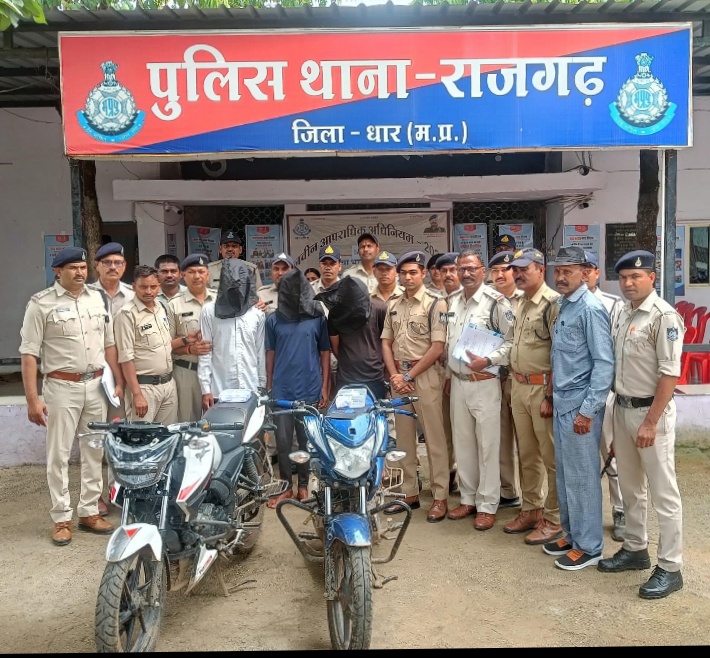 राजगढ़ थाना क्षेत्र में एक सप्ताह में दो चेन स्केनिग की घटना को एसपी धार ने गम्भीरता से लिया आरोपी माल सहित पुलिस की गिरप्त में चोरी का माल लेने वाला सुनार भी गिरफ्तार
