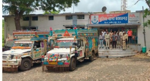 अलीराजपुर पुलिस द्वारा पुलिस अधीक्षक राजेश व्यास के नेतृत्व में लगातार  गौ वंश तस्करों के विरुद्ध लगातार कार्यवाही की जा रही हैं