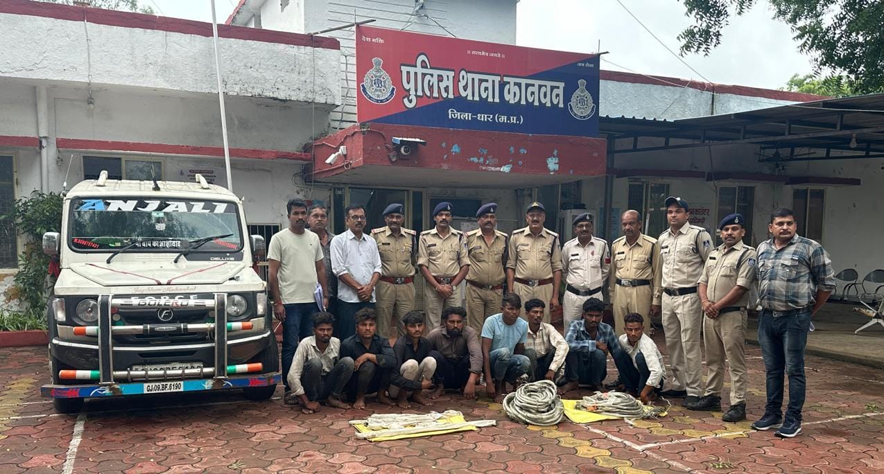 धार थाना कानवन पुलिस द्वारा ग्राम कोद बिडवाल रोड़ स्थित पेट्रोल पम्प पर डकैती डालने की योजना बनाते हुए 08 सशस्त्र बदमाशो को गिरफ्तार करने में सफलता हासिल की