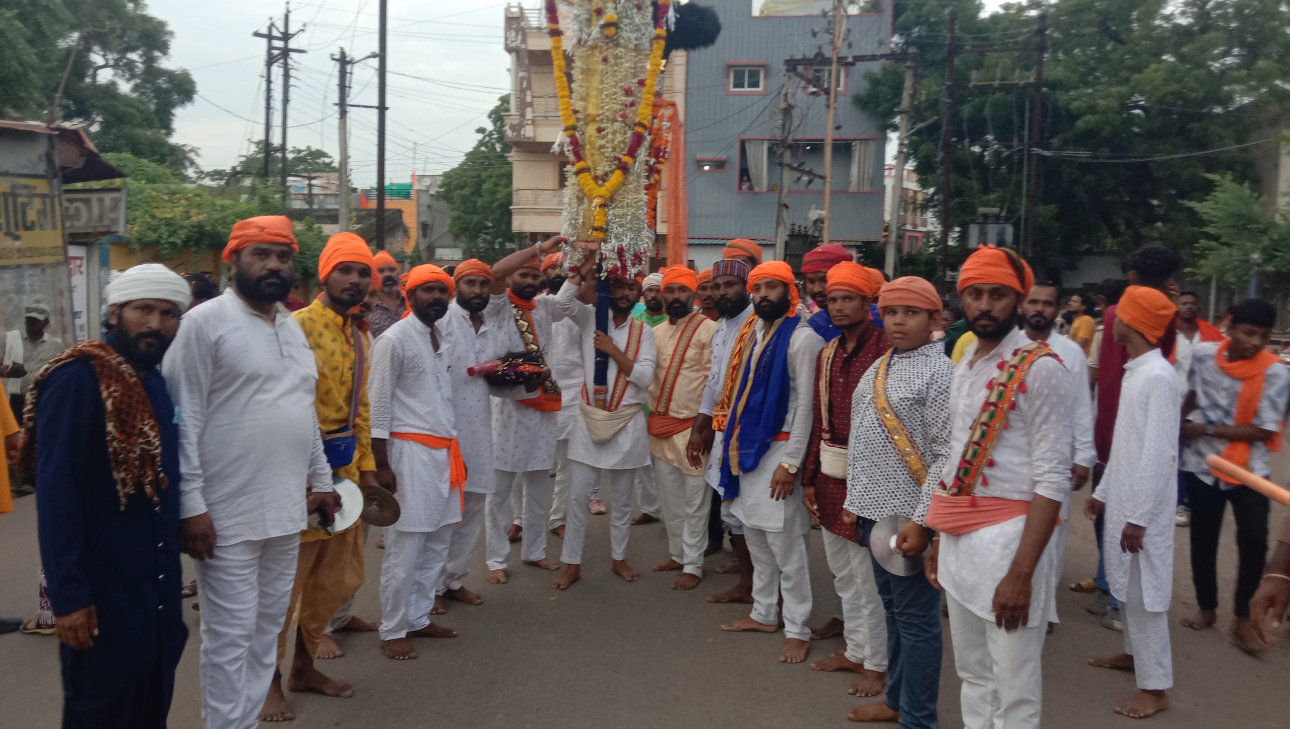 अंजड़  नगर में गोगा देव की छड़ी  शोभायात्रा उत्साह के साथ निकाली गई