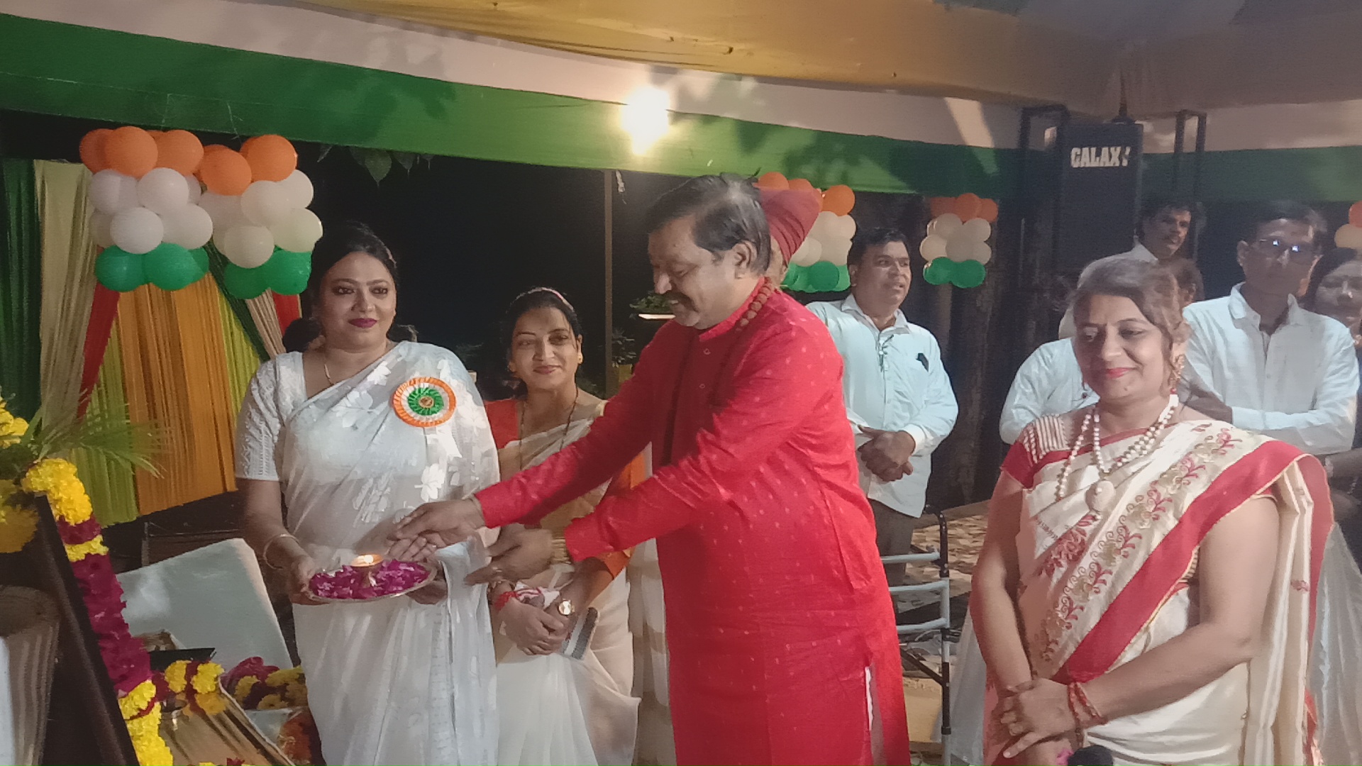 बड़वानी एक शाम वतन के नाम कार्यक्रम के अंदर आज बड़वानी में रंगारंग सुरमयी संगीत निशा कार्यक्रम का आयोजन होटल  जलसा में किया गया