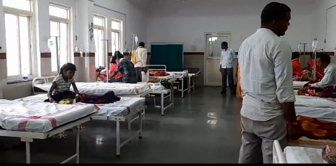 मध्यप्रदेश के पांढुर्णा जिले के बोरपानी गांव में दूषित पानी पीने से  हुआ एक बड़ा हादसा 2 की मौत 34 से अधिक लोग अस्पताल में भर्ती गांव में प्रशासन ने लगाया स्वास्थ शिविर