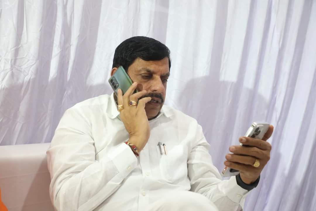 मुख्यमंत्री डॉ मोहन यादव के पिता के अंतिम संस्कार के बाद 4 तारीख को कई कलेक्टरों से चर्चा कर उन्हें दिया निर्देश परिवार का दुख अपना होता है लेकिन राजधर्म बड़ा होता है