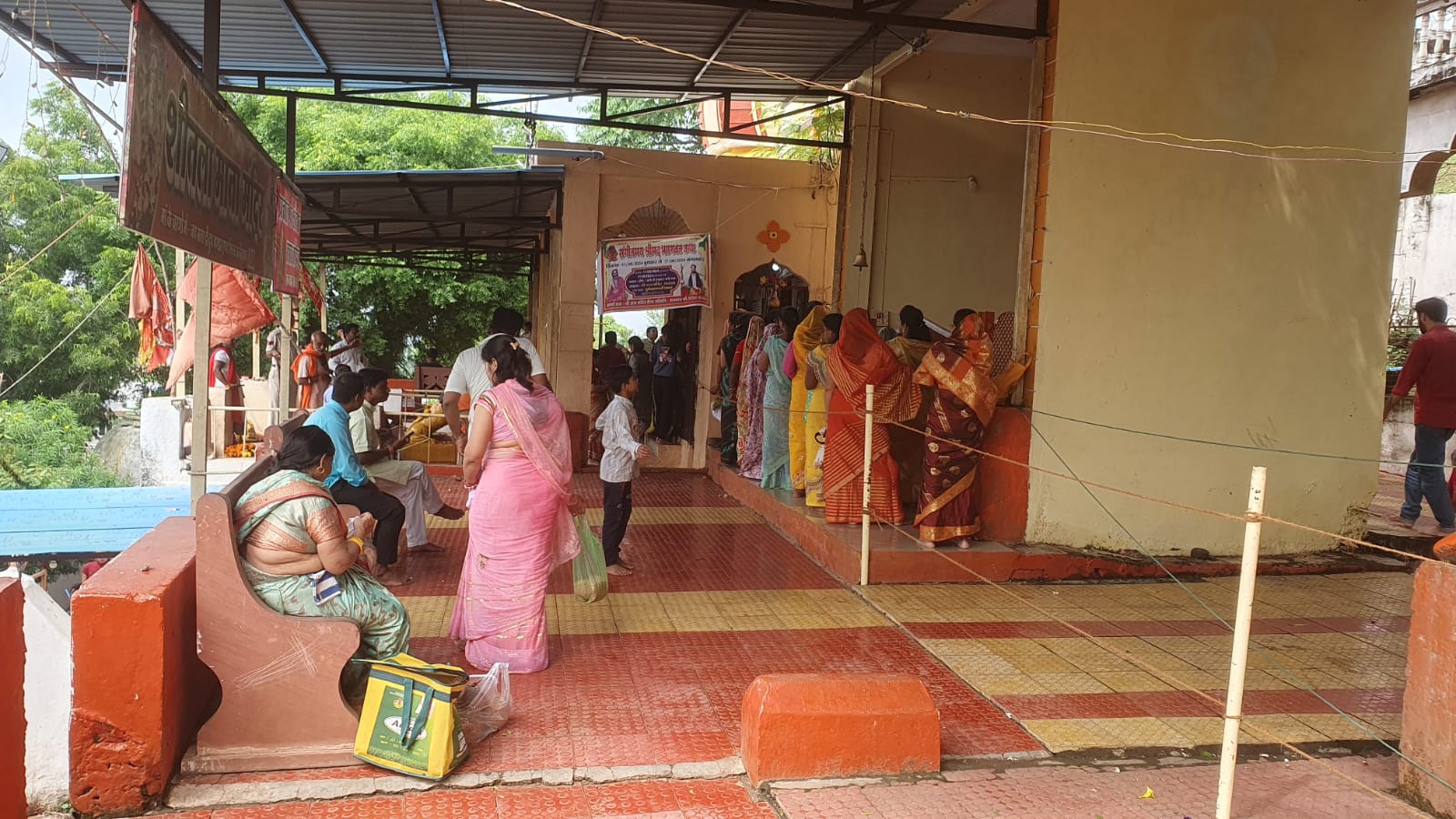 सनावद नगर मे पहाडी पर विराजमान शीतला माता मंदिर मे बड़ी धूम धाम से शीतला सप्तमी का पर्व मनाया गया