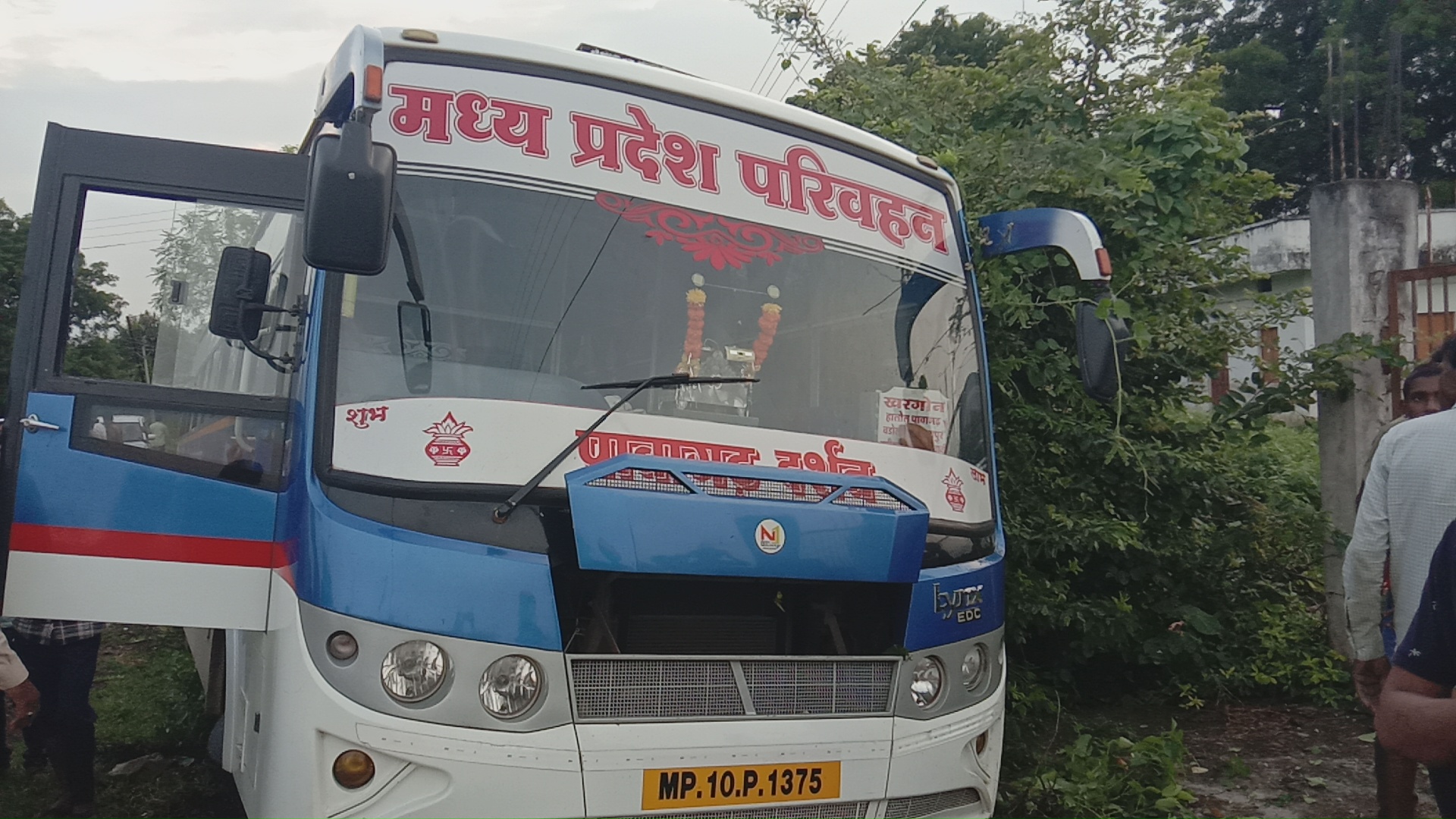 अंजड़ के समीप बोरलाय में यात्री बसदुर्घटना ग्रस्त किसी के घायल होने की सुचाना नही