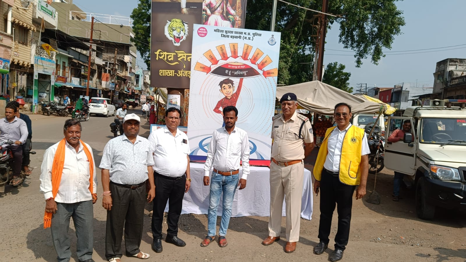 अंजड़ महिला सुरक्षा को लेकर में हूं अभिमन्यू सेल्फी पॉइंट का शुभारंभ थाना प्रभारी जलोदिया सीएमओ अंजड़ ने किया