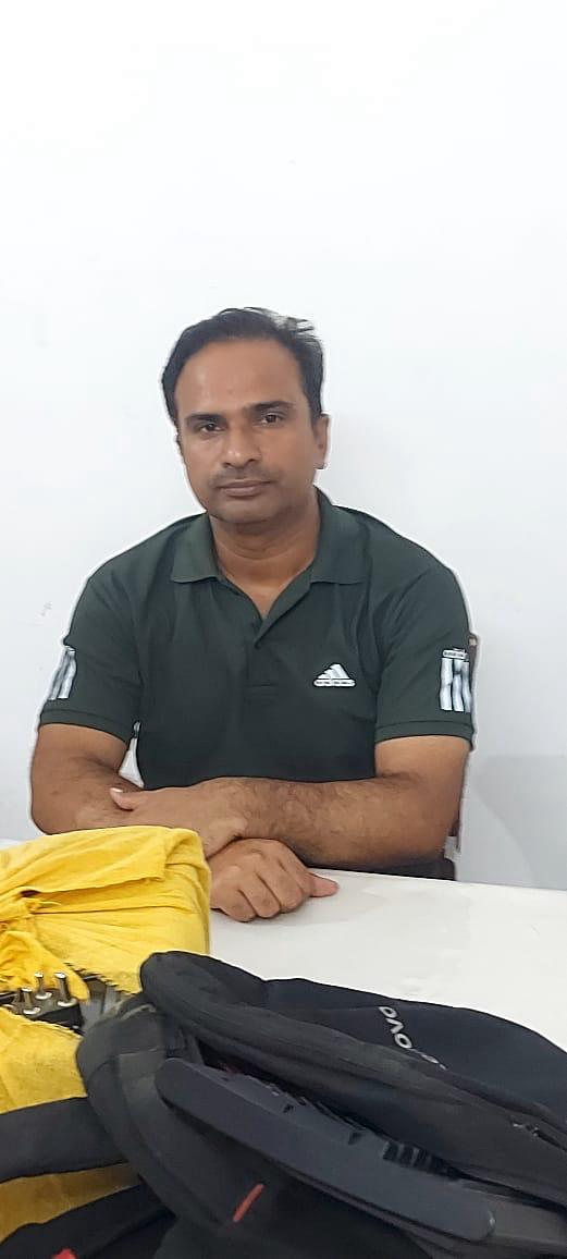 एकलव्य आदर्श आवासीय विद्यालय, जोबट जिला अलीराजपुर के प्राचार्य श्री अभिषेक पाण्डे द्वारा  तीस हजार रुपये की रिश्वत की राशि लेते हुवे रंगे हाथों लोकायुक्त ने पकड़ा