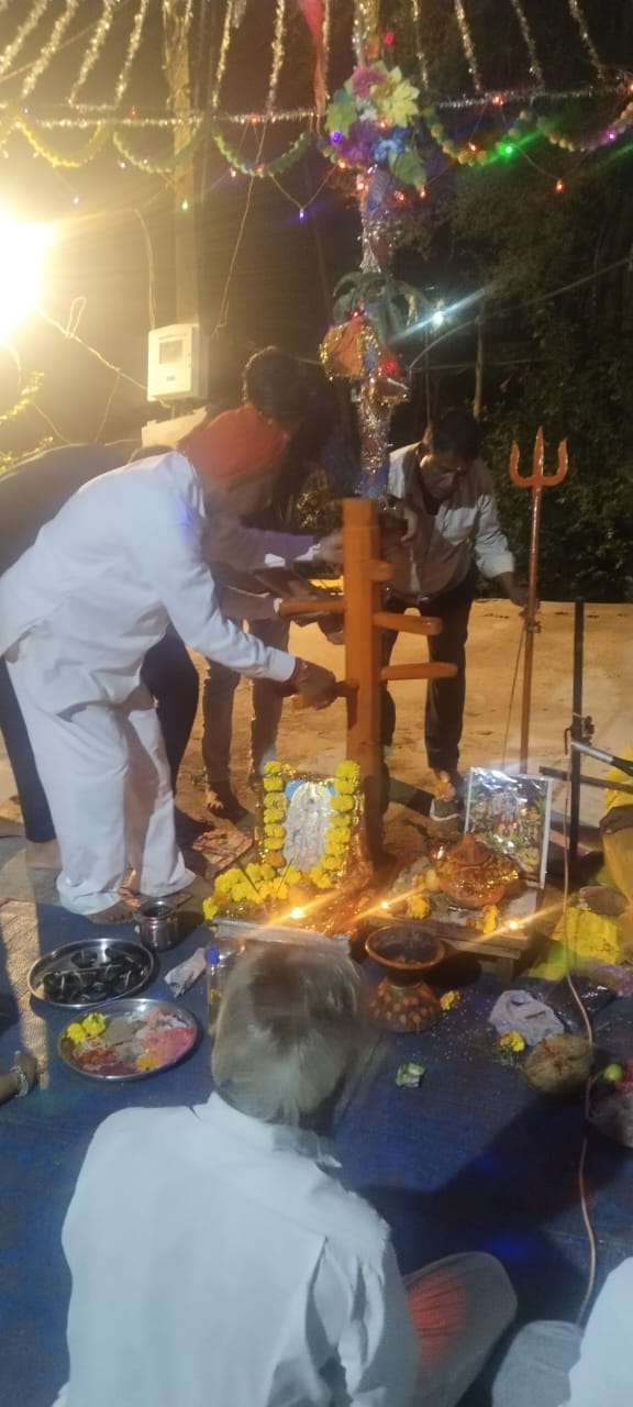 ग्राम भीलगुन मे प्रति वर्षा  अनुसार इस वर्ष भी पावागढ़ से पैदल यात्रियों का जथा पावगड से ज्योत लेकर ग्राम भिलगुन भक्त आये नवदिन तक होंगे गरबे