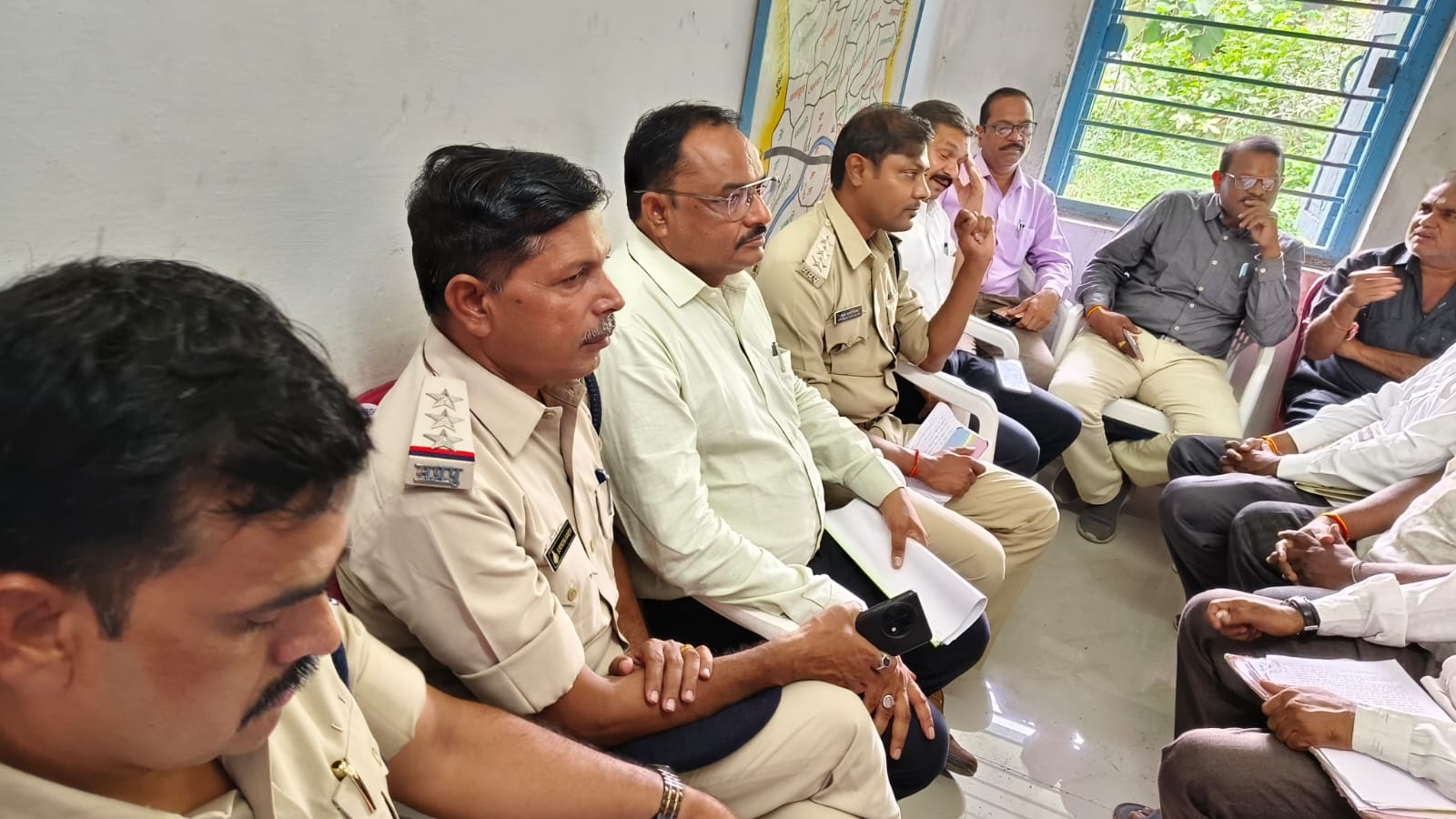 थाना पानसेमल पुलिस ने आगामी त्यौहार दीपावली को दृष्टिगत रखते हुए पटाखे विक्रेताओं की लीमीटिंग सुरक्षा के उपकरण रखना अनिवार्य तेज ध्वनि वाले पटाखे रहेंगे प्रतिबंधित