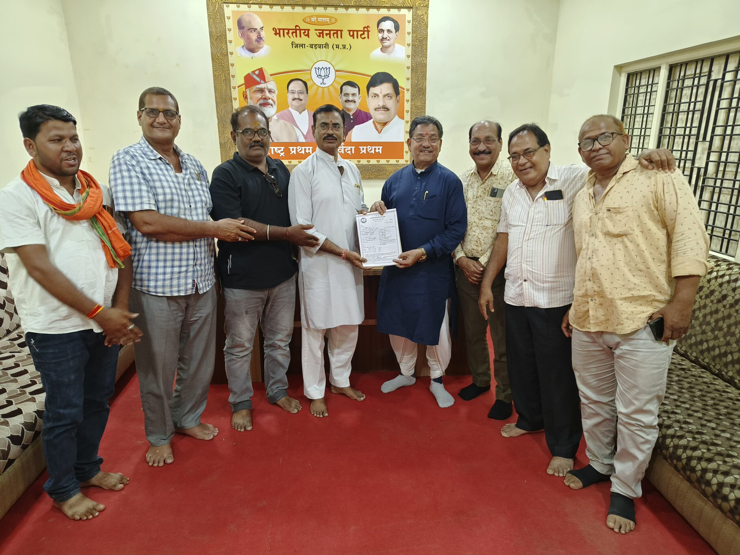 बड़वानी भाजपा के सक्रिय सदस्यता अभियान का शुभारंभ। जिलाध्यक्ष कमलनयन इंगले ने वरिष्ठ सदस्यों के सक्रिय सदस्यता आवेदन भरे।