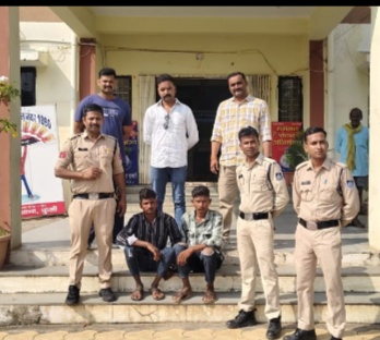 कुक्षी पुलिस ने 06 घन्टे में किया झपटमारी का पर्दाफास दो आरोपी पुलिस गिरफ्त में झपटा  मारकर छीना मोबाइल जप्त "