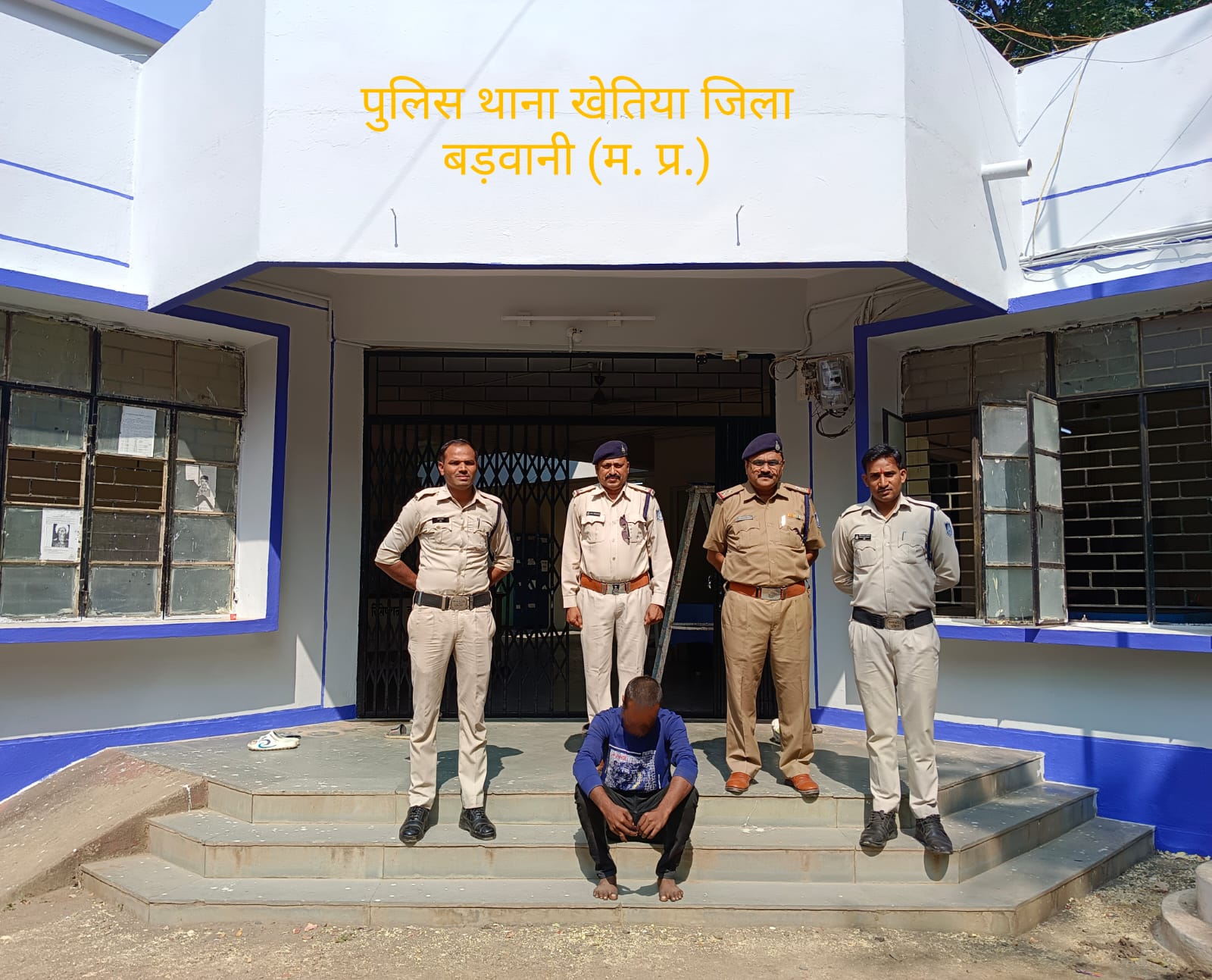 मध्यप्रदेष बड़वानी महाराष्ट्र बॉर्डर  थाना खेतिया बैरियर चौराहे पर अवैध हथियार तस्कर को 9 एम एम की पिस्टल के साथ आरोपी शुभम डायमंड को किया गिरफ़्तार