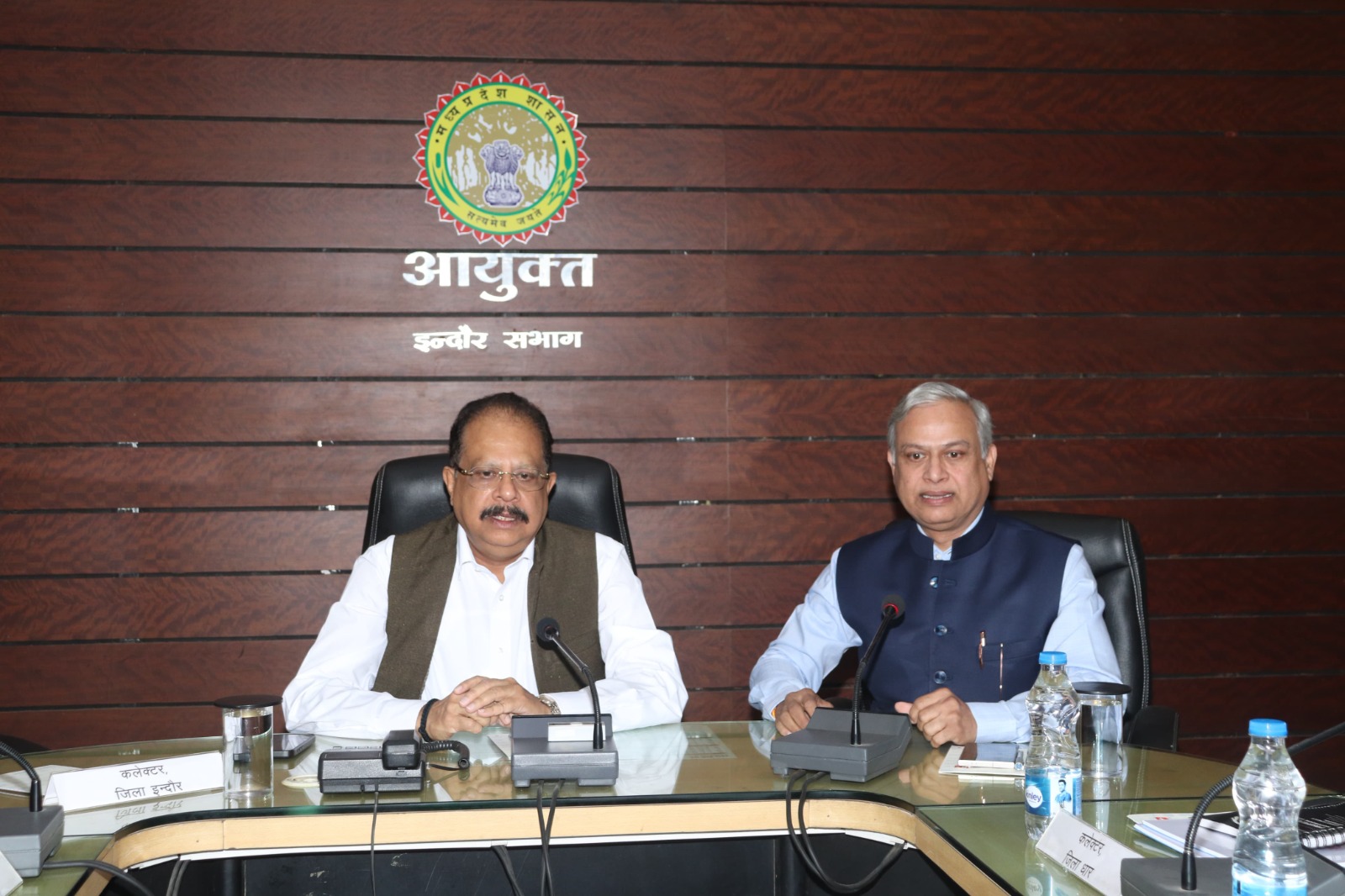 इंदौर राजस्व महा अभियान का हो प्रभावी क्रियान्वयन इंदौर जिले के प्रभारी तथा अपर मुख्य सचिव श्री श्रीवास्तव ने दिये निर्देश