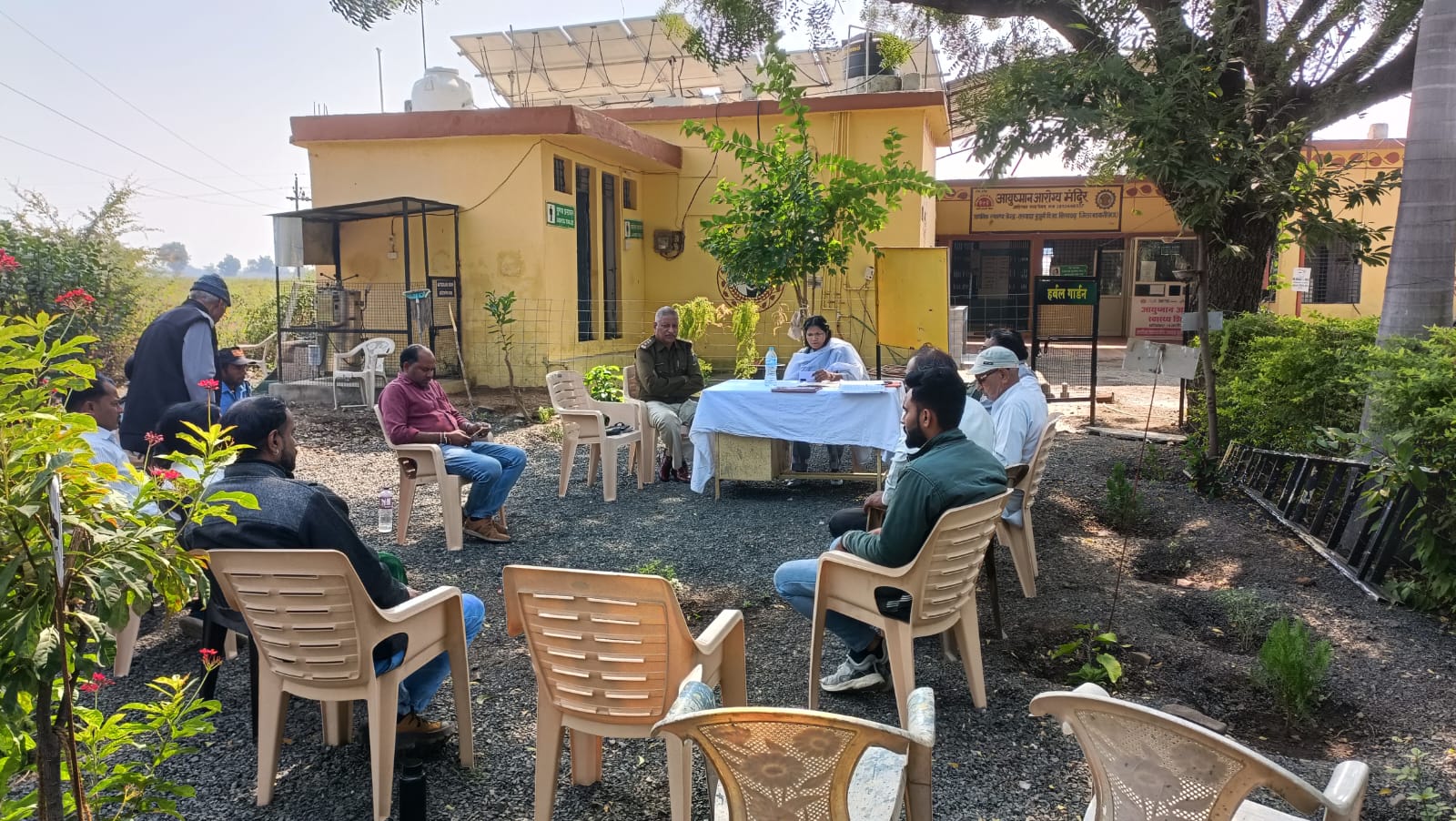 तलवाड़ा बुजुर्ग, थाना अंजड़ क्षेत्र में स्थित प्राथमिक स्वास्थ्य केंद्र में आज मासिक सुरक्षा एवं व्यवस्था संबंधी बैठक का आयोजन किया गया