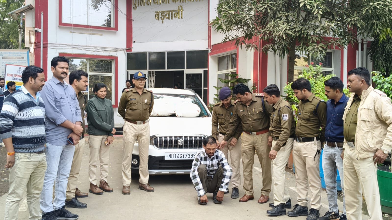 थाना बडवानी पुलिस ने अवैध मादक पदार्थ (गांजा) की तस्करी करने वाले आरोपी को किया गिरफ्तार, 10 किलो 521 ग्राम गांजा कीमती 2 लाख रुपये किया जप्त