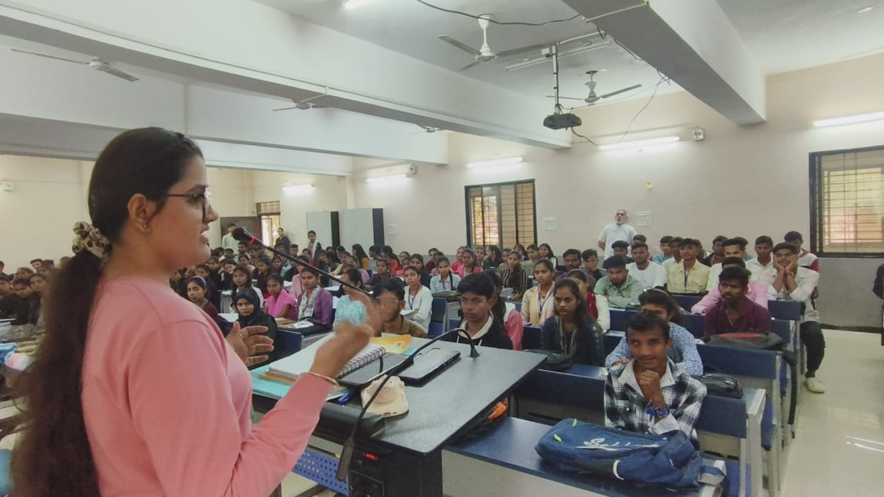 बड़वानी चार दिवसीय ध्यान प्रशिक्षण सम्पन्न आध्यात्मिक बुद्धि का विकास करके  ध्यान अच्छा इंसान बनाने में सहयोग करता है  - प्रतिमा मुकाती ने कहा