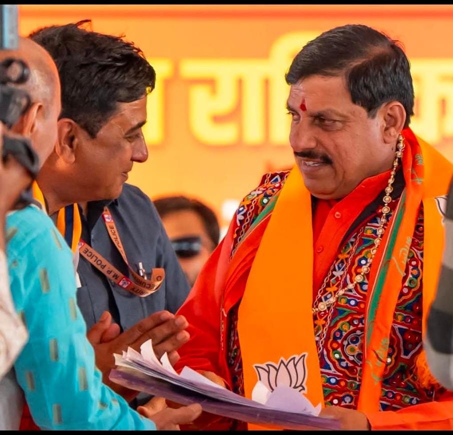 धार:- भारतीय जनता पार्टी के धार जिला अध्यक्ष का फैसला जल्द भी होना वाला है, इसको लेकर आज धार भाजपा कार्यालय मे रायशुमारी की गई  विश्वास पांडे का नाम सबसे ऊपर