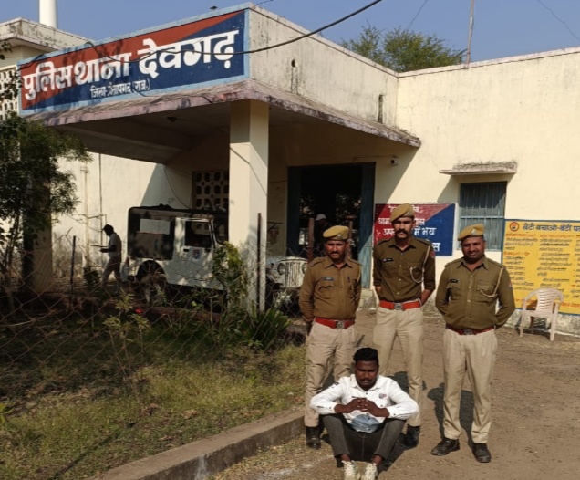 प्रताप गढ़  थाना देवगढ़ सोशल मीडिया पर संचालित टाईगर ग्रुप के एडमिन को किया गिरफ्तार  जनता में भय फैलाने का आरोप