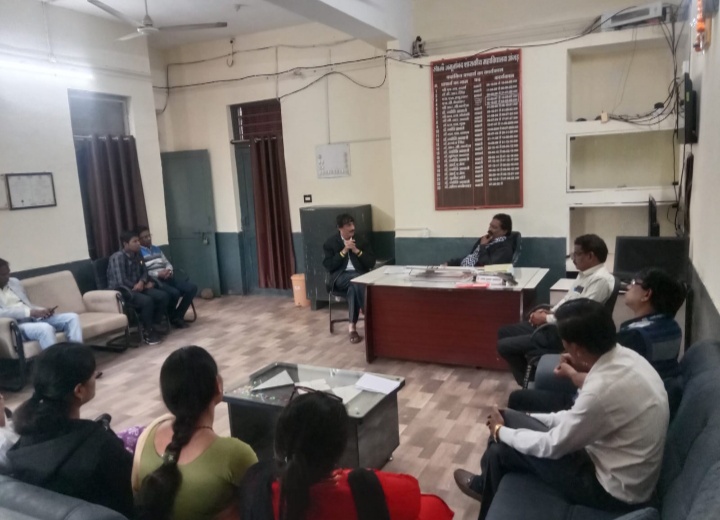 स्वामी अमूर्तानन्द शासकीय महाविद्यालय अंजड़ में वाणिज्य  विभाग के अतिथि विद्वान प्राध्यापक डॉ गुरभेज जूनेजा का आज प्राचार्य कक्ष में विदाई समारोह कार्यक्रम आयोजित किया गया