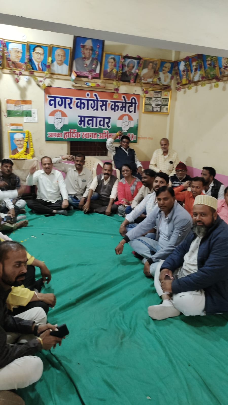 मनावर कांग्रेस भवन में पूर्व प्रधानमंत्री स्वर्गीय लालबहादुर शास्त्रीकी पुण्यतिथी  कांग्रेस जनों ने मनाई