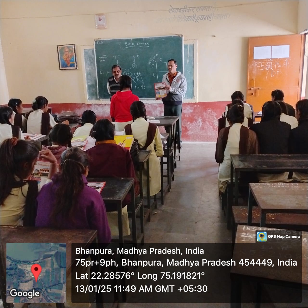 कक्षा 12वीं के विद्यार्थियों के साथ प्रत्यक्ष संवाद  मनावर-उच्च शिक्षा विभाग मध्य प्रदेश शासन के सघन कॉलेज चलो अभियान के अंतर्गत विद्योदय महाविद्यालय मनावर द्वारा प्राचार्य डॉ. अजय वाघे के नेतृत्व में प्रचार प्रसार किया गया