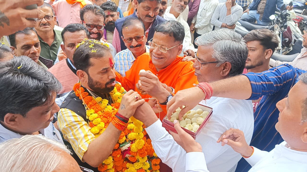 नवनिर्वाचित भाजपा जिला अध्यक्ष का नगर परिषद अंजड़ में भव्य स्वागत किया गया
