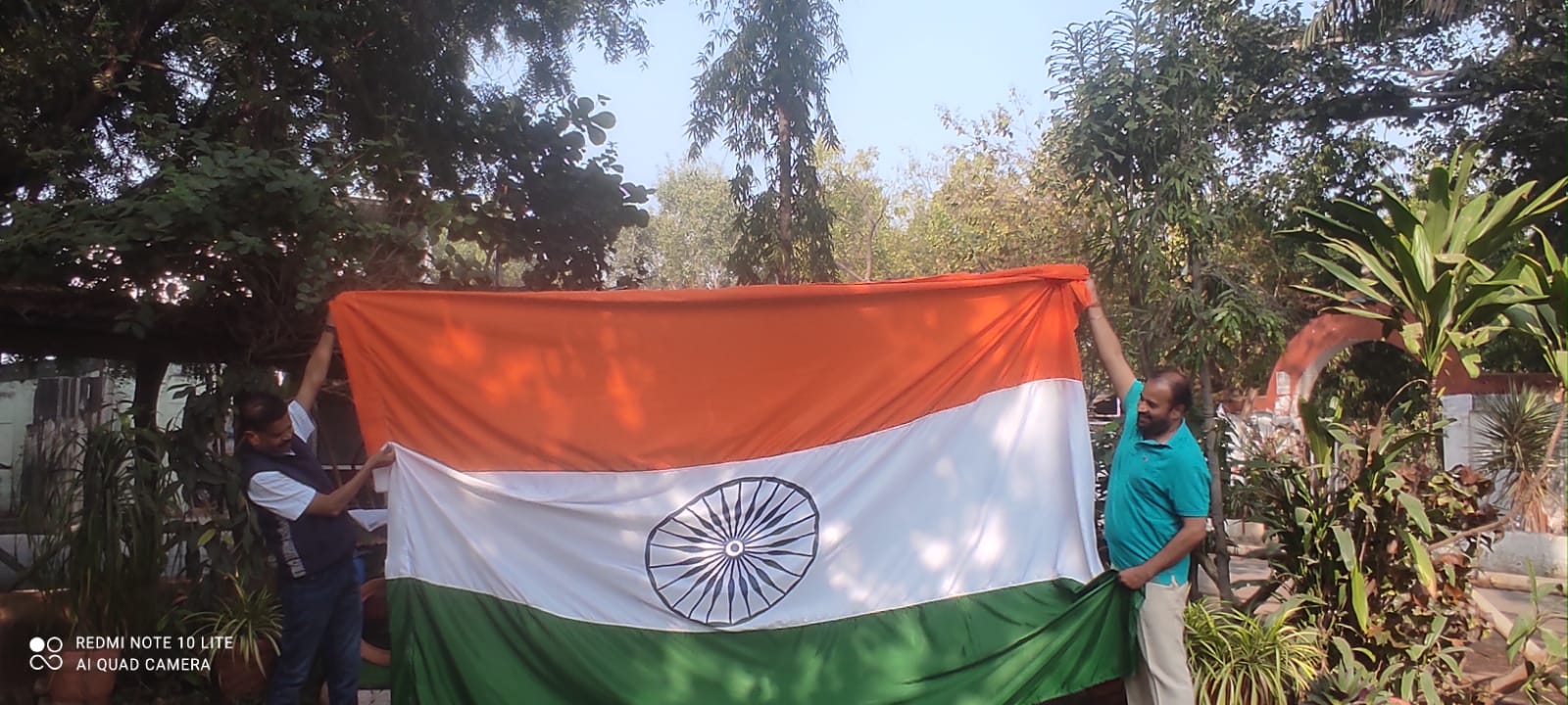 बड़वानी शिव कुंज की पहाड़ी पर लगे 16 मीटर ऊंचे पोल पर 26 जनवरी को 8 बाय 12 का  तिरंगा लहराने  की तैयारी अंतिम दौर