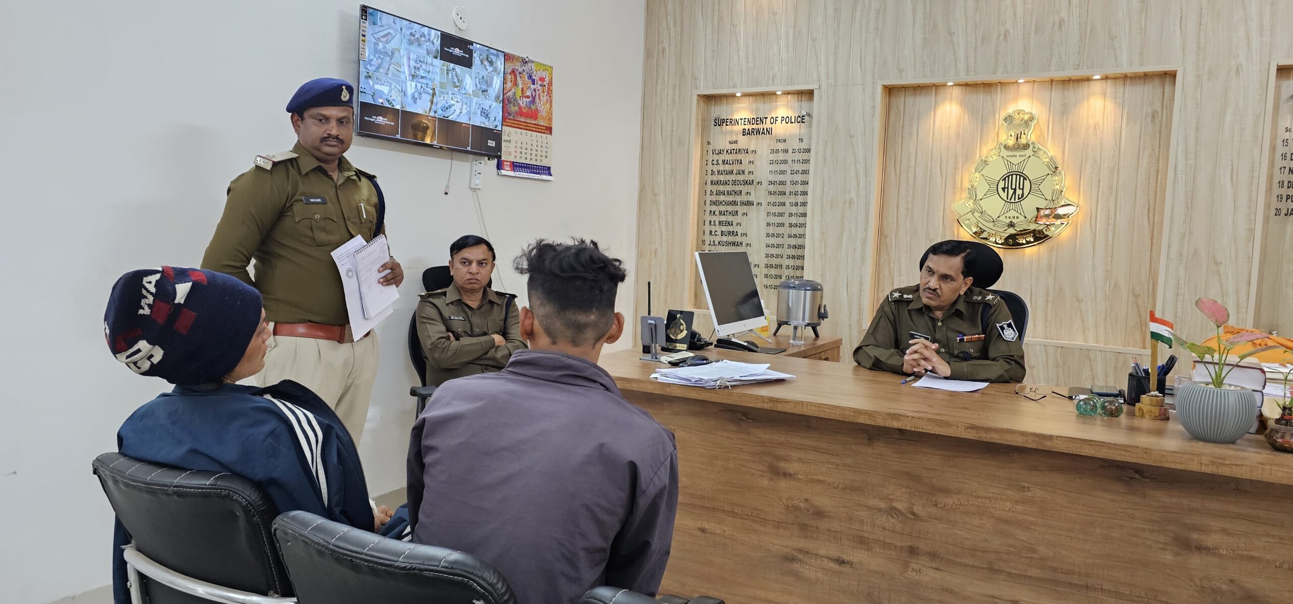 बड़वानी पुलिस अधीक्षक ने की जनसुनवाई, समस्याओं के त्वरित समाधान के दिए निर्देश