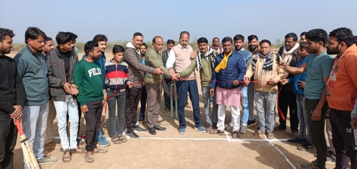 प्रतापगढ़ जिला मुख्यालय से 24 किलोमीटर दूर ग्राम पंचायत बरडिया में महाराणा प्रताप क्रिकेट क्लब द्वारा आयोजित तीसरा ग्रामीण टेनिस बॉल क्रिकेट प्रतियोगिता का उद्घाटन  किया गया