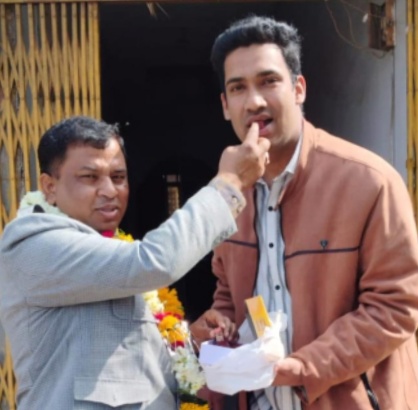 प्रतापगढ़ अमान गोरी युवक कांग्रेस के प्रदेश संयोजक बनने पर पूर्व विधायक रामलाल मीणा एव कांग्रस जनों ने मुँह मीठा कराकर दी बधाई