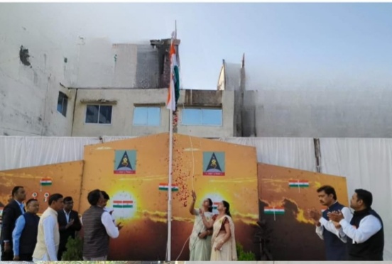 मनावरः-स्थानीय विद्योदय इंटरनेशनल स्कूल एवं विद्योदय महाविद्यालय द्वारा संयुक्त रूप में विद्योदय परिसर में 76 वें गणतंत्र दिवस का आयोजन किया गया