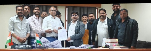 प्रतापगढ़ दस सूत्री मांगों को लेकर पटवारी लगातार सोलहवें दिन भी हड़ताल पर 5 फरवरी को जयपुर में करेंगे महा रैली तहसीलदार को दिया ज्ञापन अब तक हो चुकी हैं छ: दौर की वार्ताएं सभी विफल