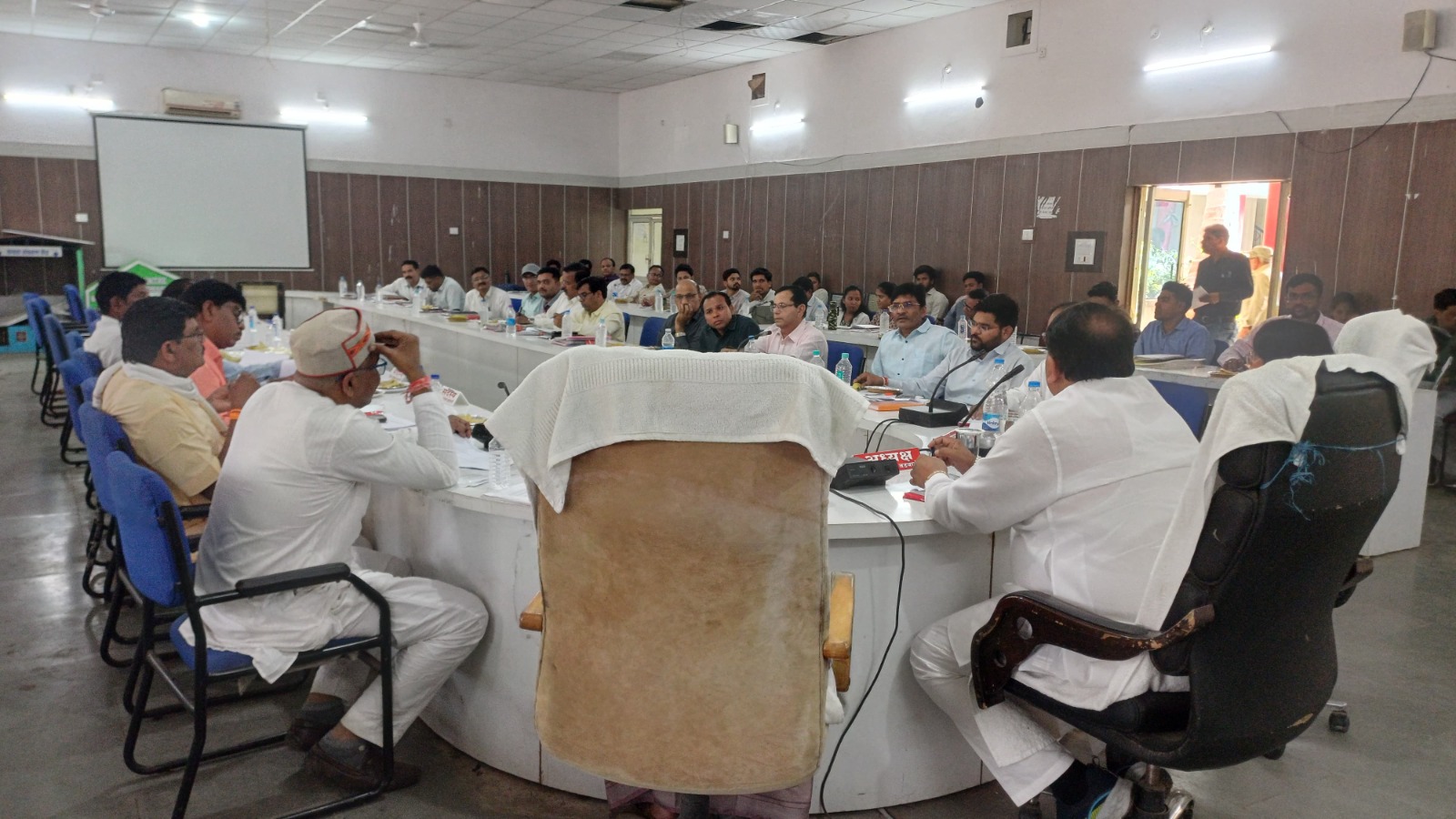 बड़वानी जिला पंचायत की सामान्य सभा की बैठक का हुआ आयोजन कई  विभागों के साथ मनरेगा  के लेबर बजट का किया अनुमोदन