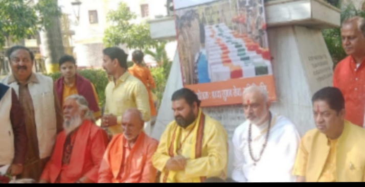 इंदौर, श्रद्धा सुमन सेवा समिति ने शहीदों को याद कर श्रद्धांजलि समर्पित की, 14 फरवरी 2019 को हुऐ कायराना हमले  को हम कभी नहीं भूला सकते हैं महामंडलेश्वर स्वामी चेतन स्वरूप जी