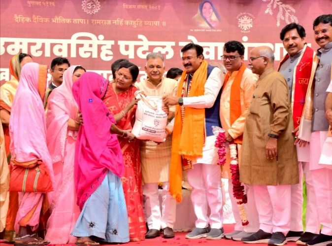 बड़वानी सांसद गजेंद्र सिंह पटेल के जन्मदिवस पर विशाल निःशुल्क स्वास्थ्य शिविर आयोजित किया गया सिकल सेल एनीमिया उन्मूलन एवं टीबी मुक्त भारत अभियान का लिया संकल्प